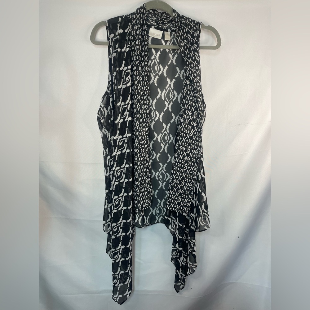 Chicos black and white sleeveless flowey shawl. Womens size Large.